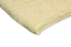 Yoryo chiffon geborduurd met vanille