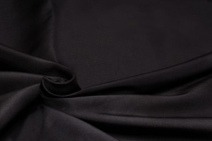 Česaná polyesterová tkanina Čierna
