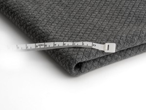 Steppelt kötött anyag, kis kockás, sötét melanzs