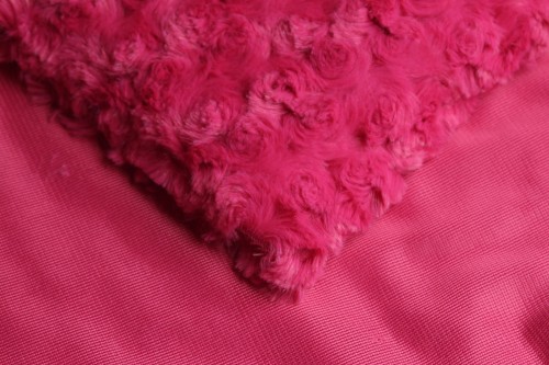 Dzianina Minky Futerko róże w kolorze fuksja