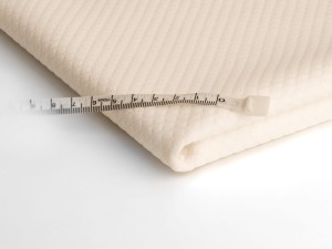 Steppelt kötött szövet kis ekrü csekk